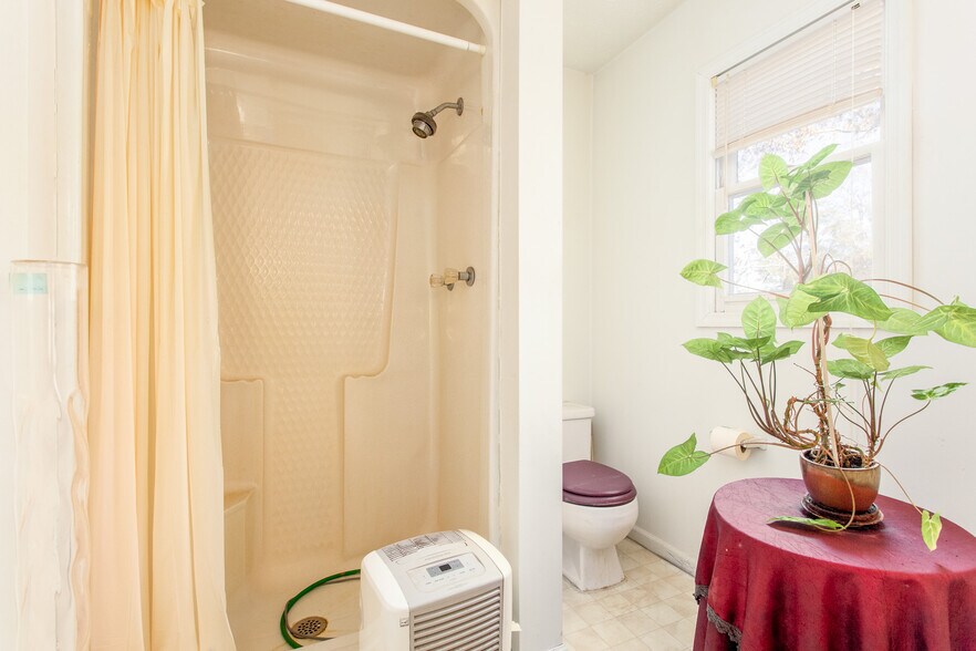 More Photos Of 1367 SW Highway 138, Riverdale Office For Sale