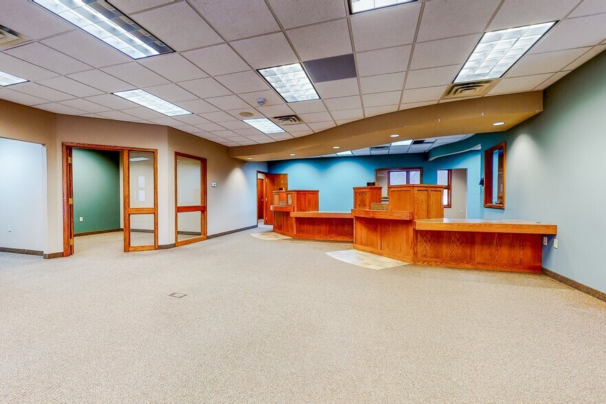 More Photos Of 11175 205th St W, Lakeville Storefront Retail Office For Lease