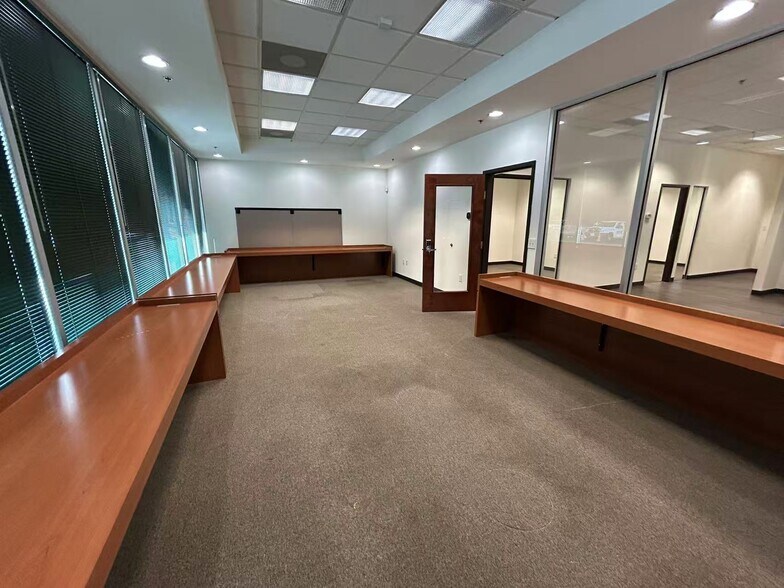 More Photos Of 975 Cobb Place Blvd NW, Kennesaw Light Distribution For Lease