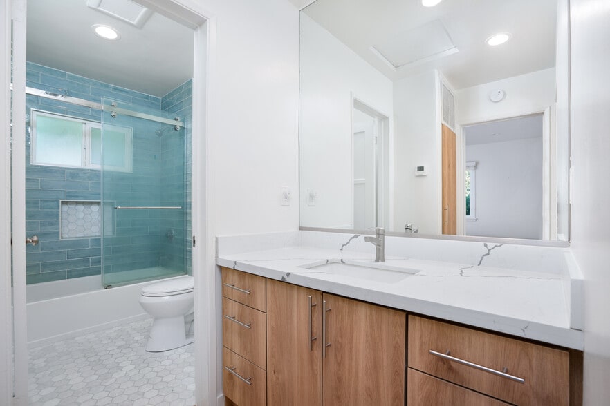 More Photos Of 12334 Moorpark St, Studio City Apartments For Sale