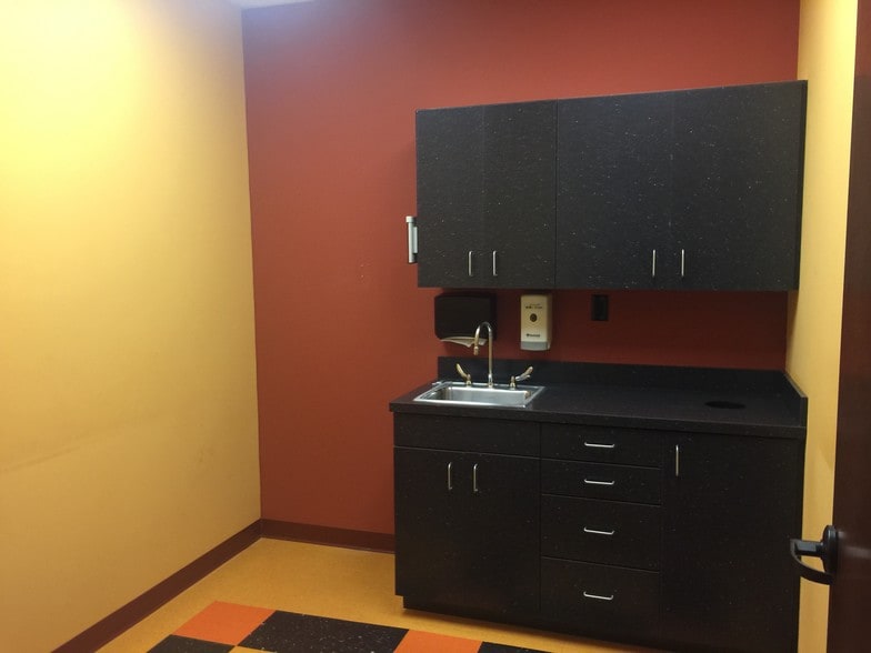 More Photos Of 11124 Kingston Pike, Knoxville Freestanding For Lease