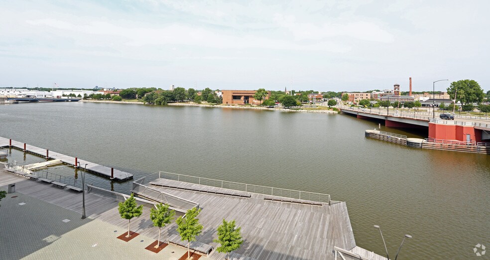 More Photos Of 401 N Washington St, Green Bay Apartments For Lease