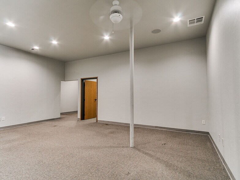 More Photos Of 901-909 Wall St, Norman Office For Sale