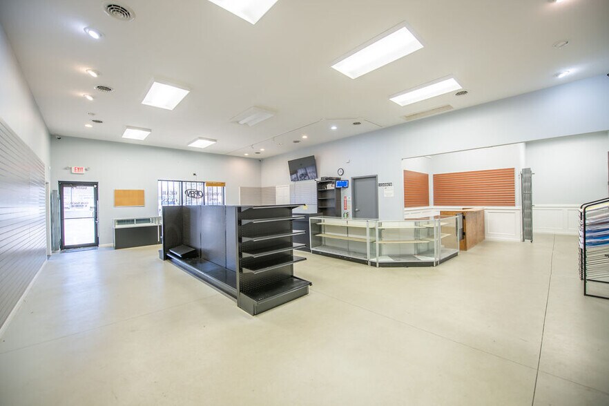 More Photos Of 1315 N Wooster Ave, Strasburg Freestanding For Lease