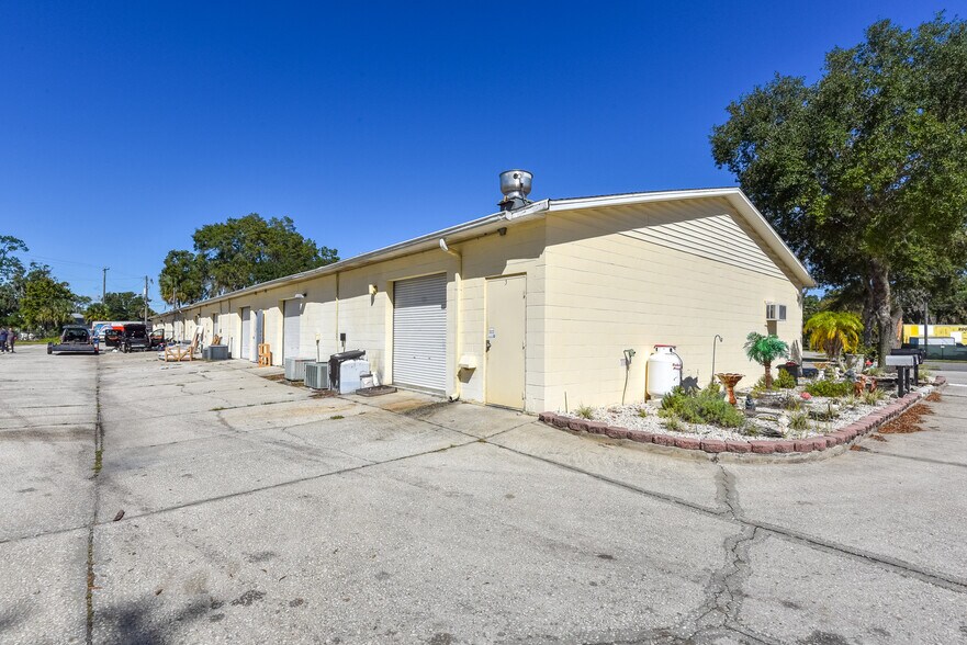 More Photos Of 703 S State St S, Bunnell General Retail For Sale