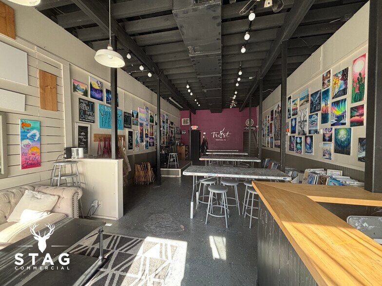 More Photos Of 208 W Oak St, Denton Storefront For Lease