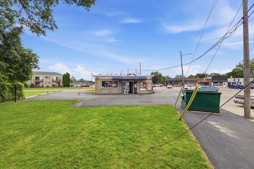More Photos Of 14650 Champaign Rd, Allen Park General Retail For Sale