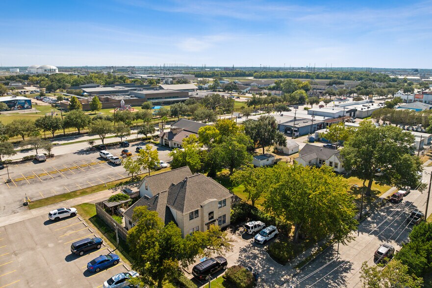 More Photos Of 309 Henrietta Ave, Webster Office For Sale