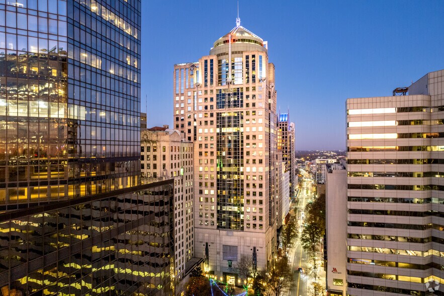 More Photos Of 121 W Trade St, Charlotte Office For Sale