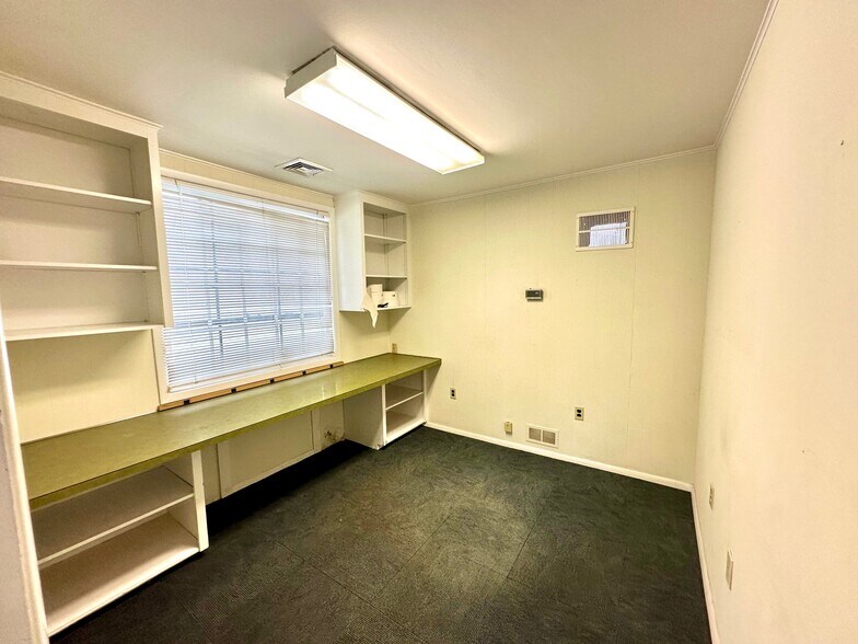 More Photos Of 5 Silver St, Norwalk Warehouse For Sale