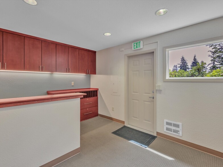 More Photos Of 7522 221st Pl SW, Edmonds Office For Sale