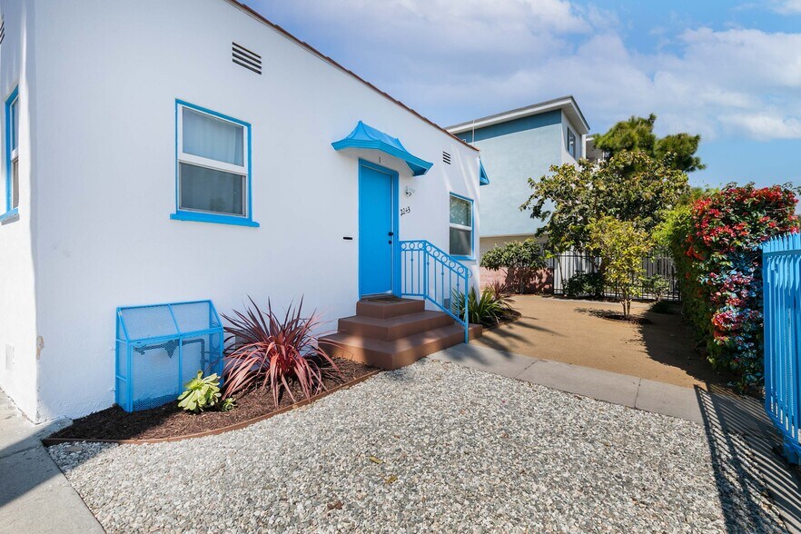 More Photos Of 2243-2245 S Ridgeley Dr, Los Angeles Apartments For Sale