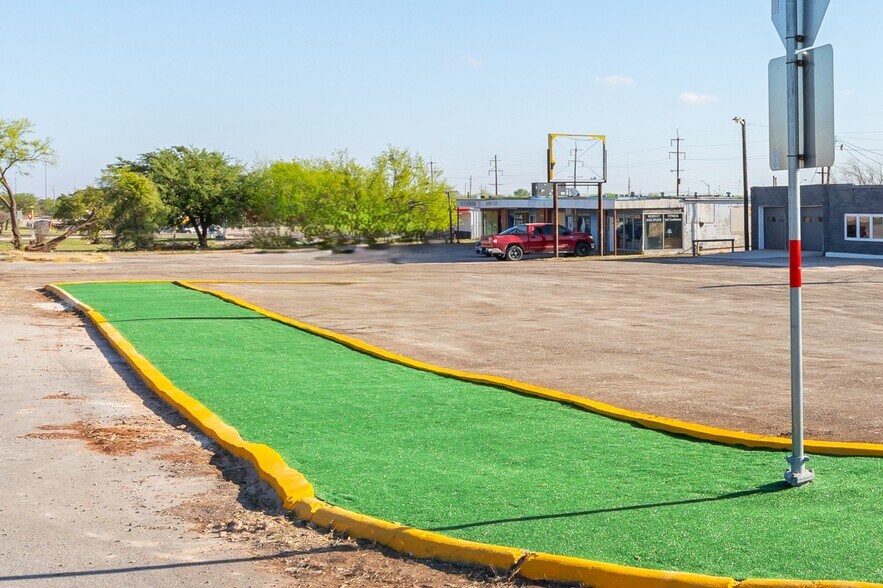 More Photos Of 769 Arnold Blvd, Abilene Flex For Sale