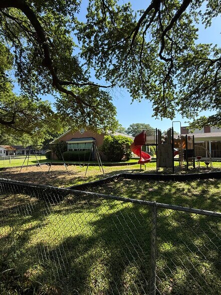 More Photos Of 1915 Grover Pl, Shreveport Specialty For Lease