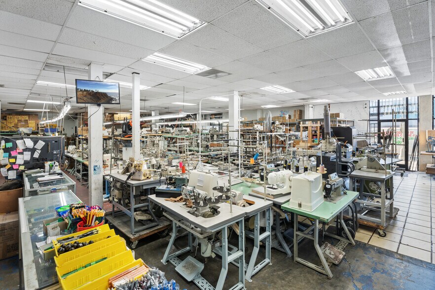 More Photos Of 2600 S Main St, Los Angeles Light Manufacturing For Sale