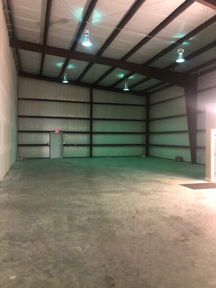 More Photos Of 2837 Tifton St, Kenner Light Distribution For Lease