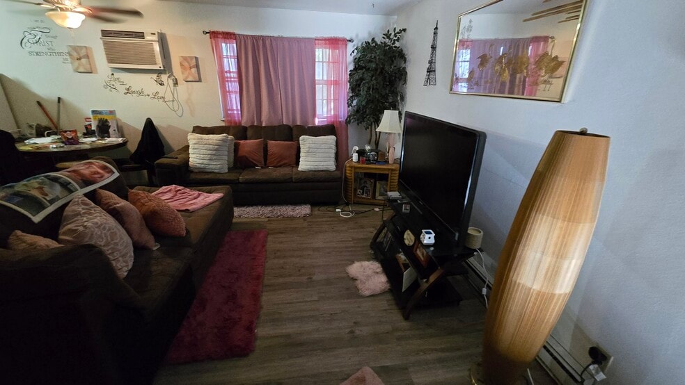 More Photos Of 505 S Poplar St, Carbondale Apartments For Sale