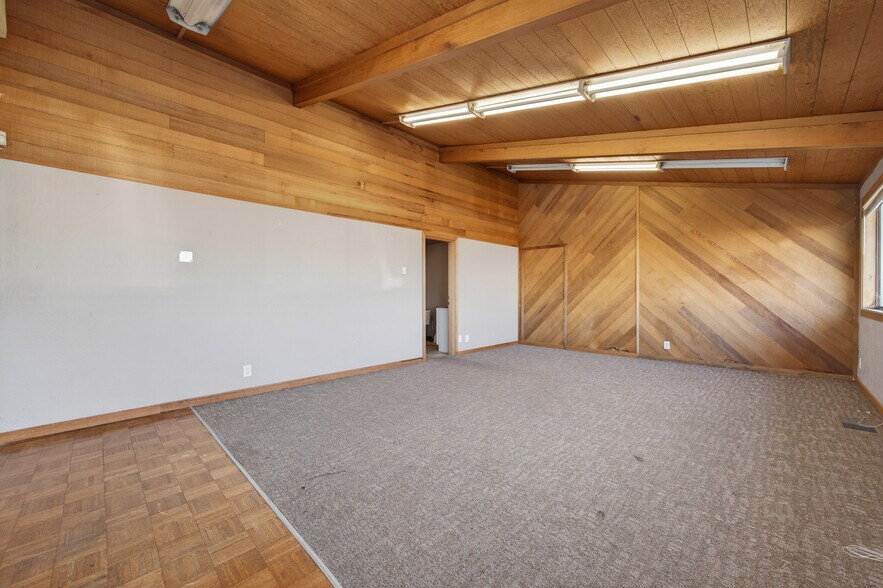 More Photos Of 2150 Cross St, Eugene Service For Lease