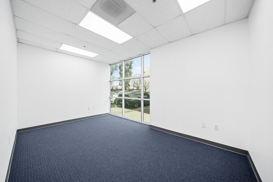 More Photos Of 14920 Hilton Dr, Fontana Warehouse For Lease