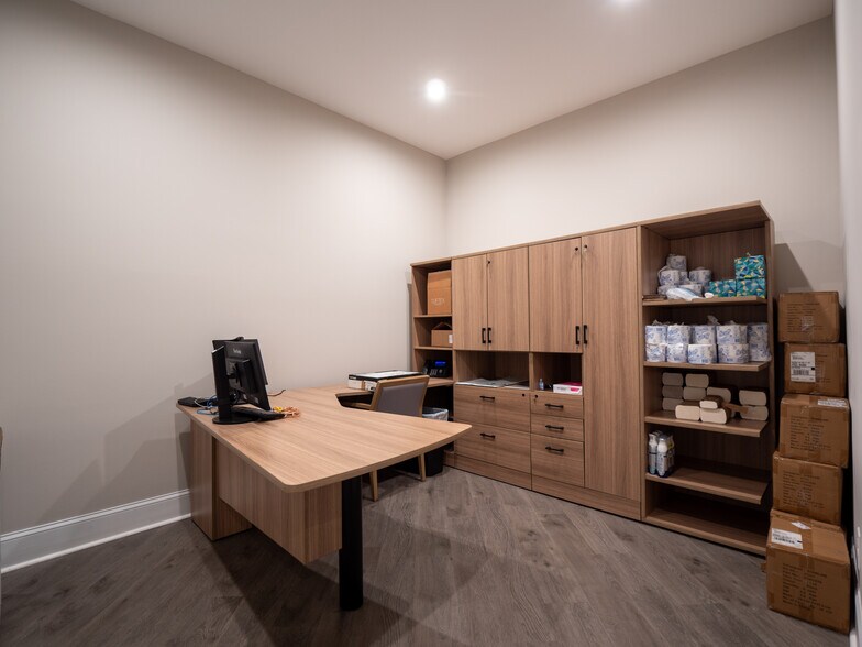 More Photos Of 3957 S Main St, Acworth Office For Sale