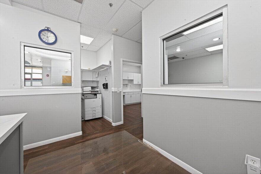 More Photos Of 8525 Queenston Blvd, Houston Freestanding For Sale