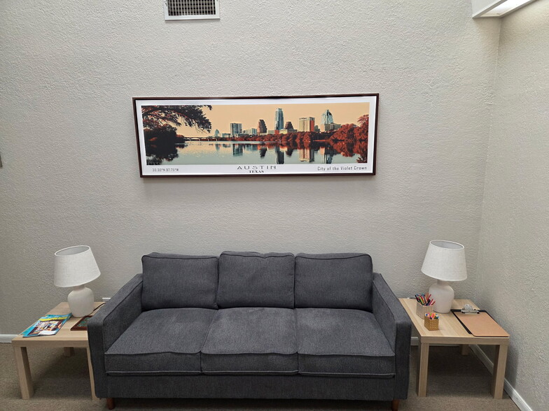 More Photos Of 1011 Meredith Dr, Austin Unknown For Lease