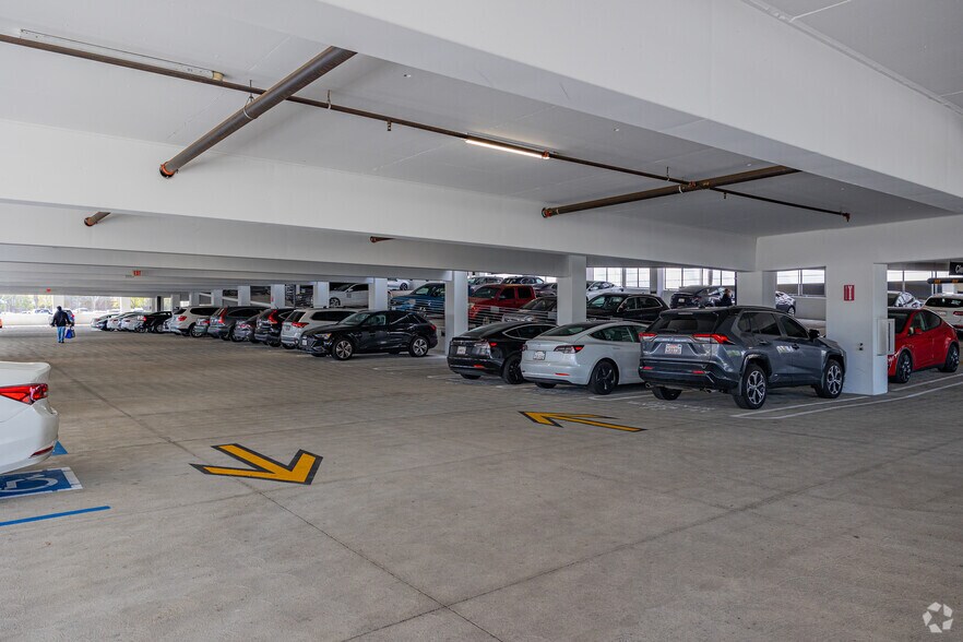 More Photos Of 500 N State College Blvd, Orange Coworking Space