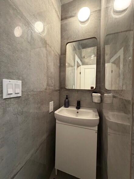 More Photos Of 402 Hyde Park Blvd, Houston Multifamily For Sale