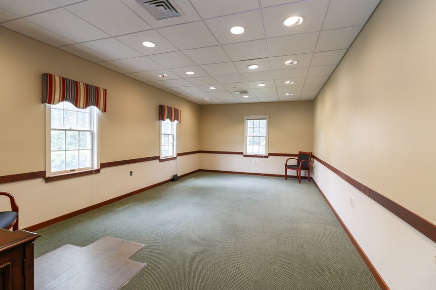 More Photos Of 683 Main St, Osterville Office For Sale