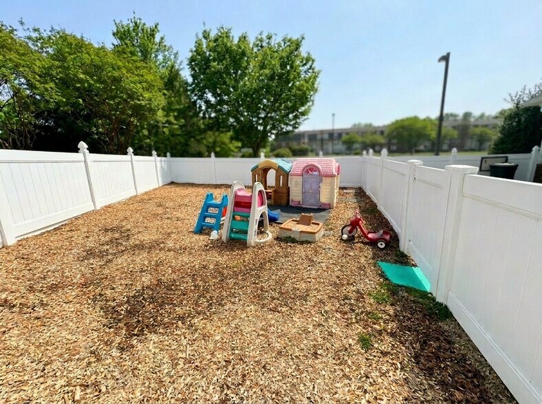 More Photos Of 5000 Ridgedale Pky, North Chesterfield Daycare Center For Lease