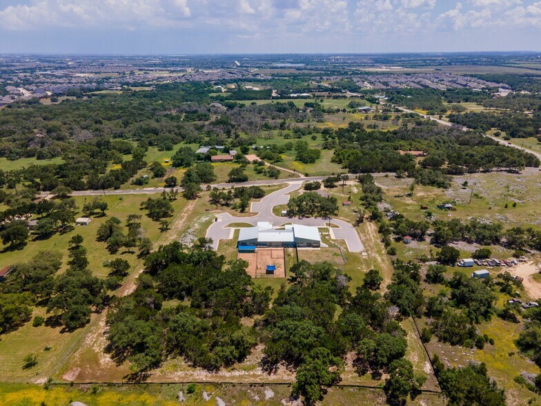 More Photos Of 1410 Live Oak Rd, Leander Showroom For Sale
