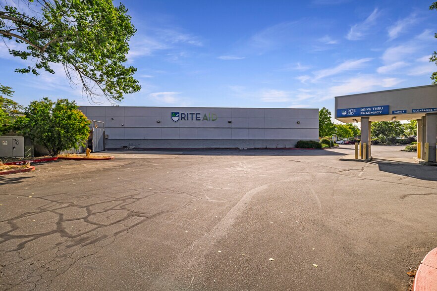 More Photos Of 2700 Oro Dam Blvd E, Oroville Freestanding For Lease
