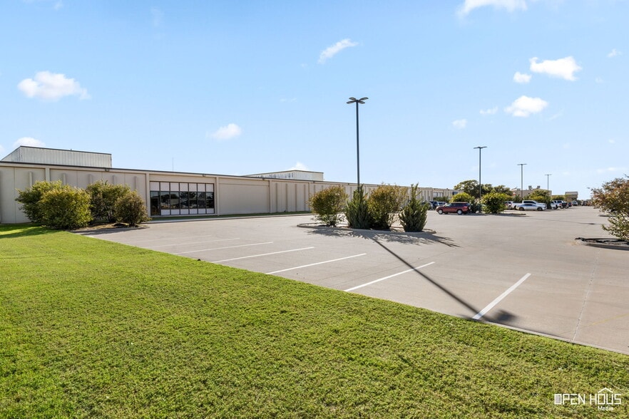 More Photos Of 2813 Central Fwy E, Wichita Falls Industrial For Sale
