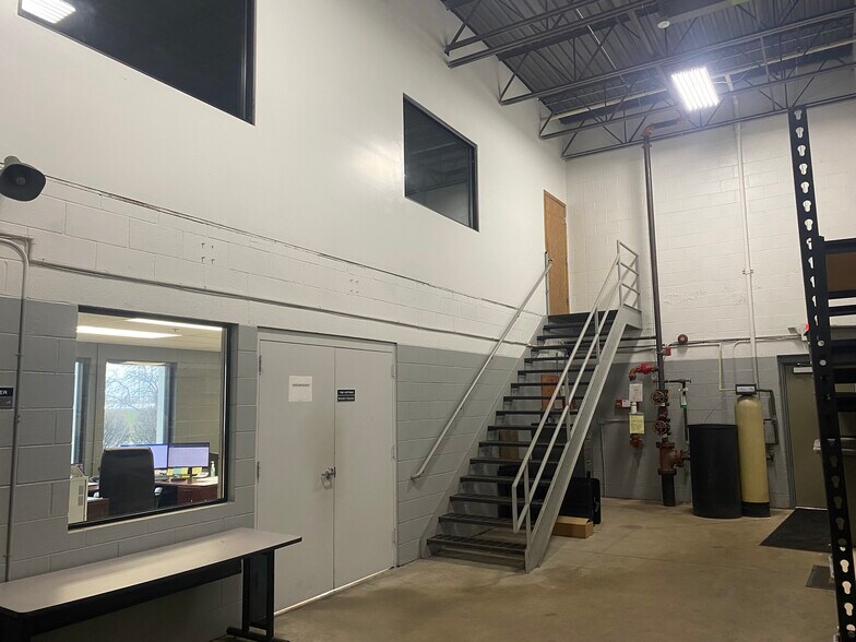 More Photos Of N52W13821 Northpark Dr, Menomonee Falls Warehouse For Lease