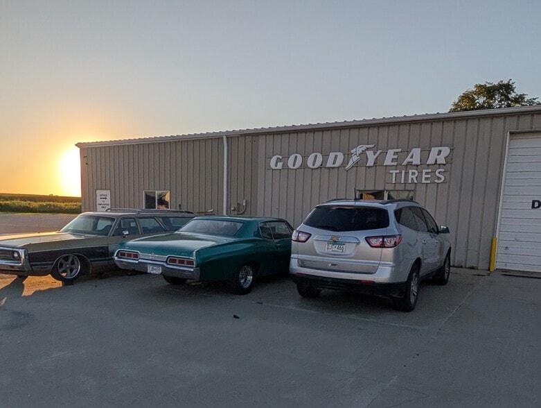 More Photos Of 1140 N Broadway St, Spring Valley General Retail For Sale