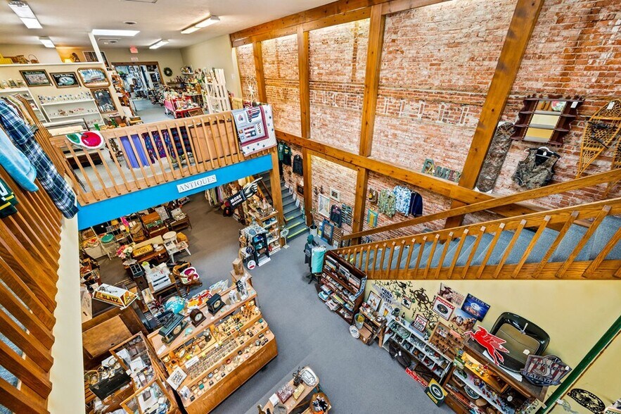 More Photos Of 147 N 3rd Ave, Sturgeon Bay Restaurant For Sale