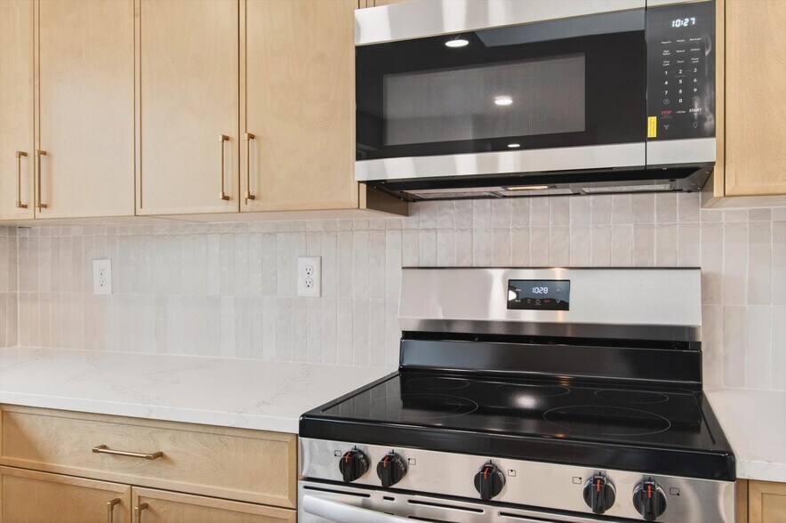 More Photos Of 11 Sun Crest Ln, Cathlamet Multifamily For Sale