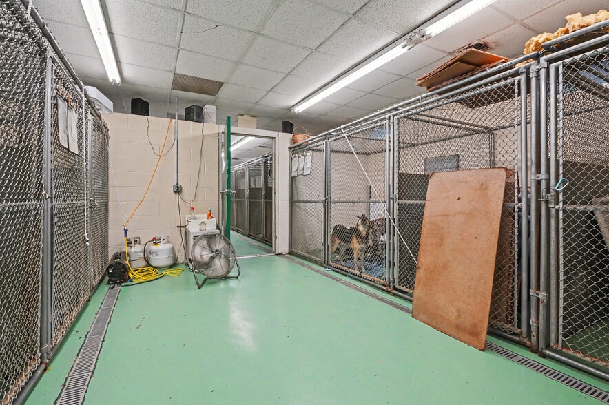 More Photos Of 4250 Herr Fieldhouse Rd, Southington Veterinarian Kennel For Sale