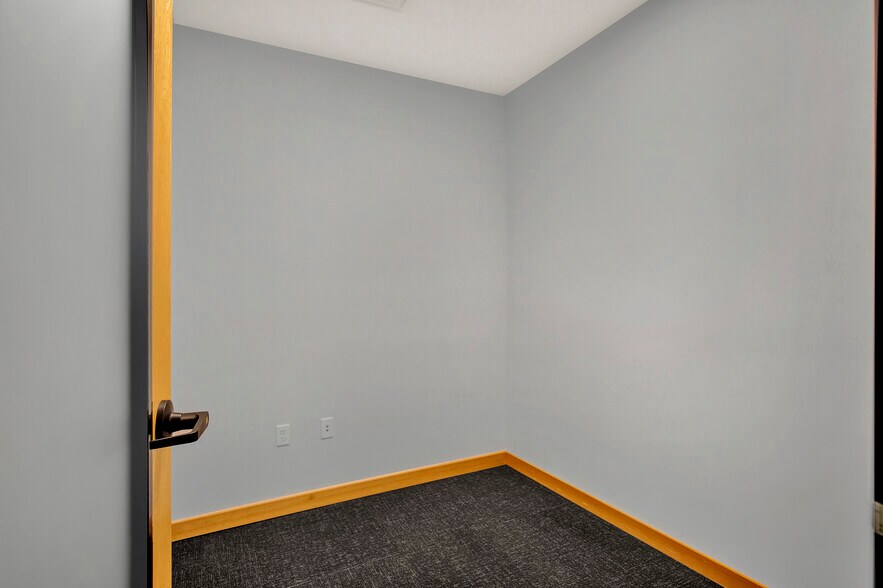 More Photos Of 454 SE 187th Ave, Portland Office For Sale