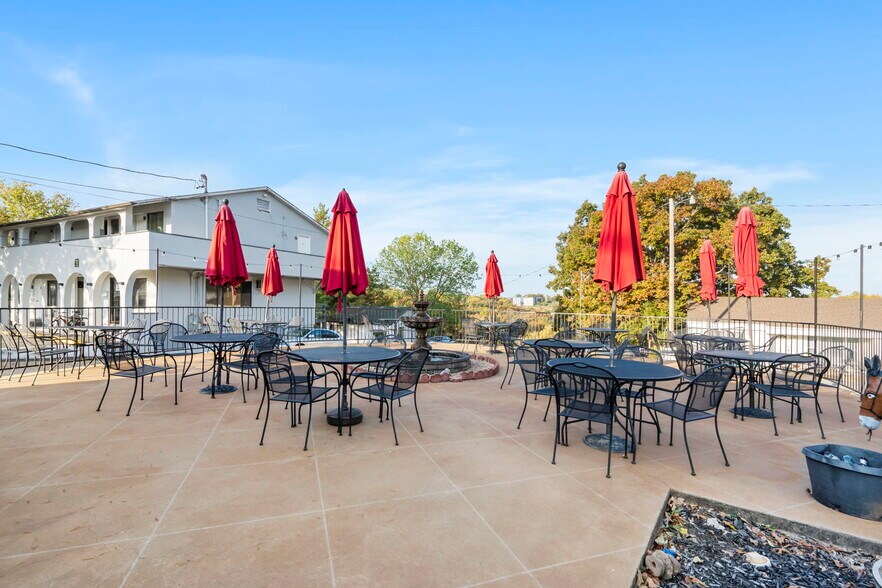 More Photos Of 1107-1109 W 76 Country Blvd, Branson General Retail For Sale