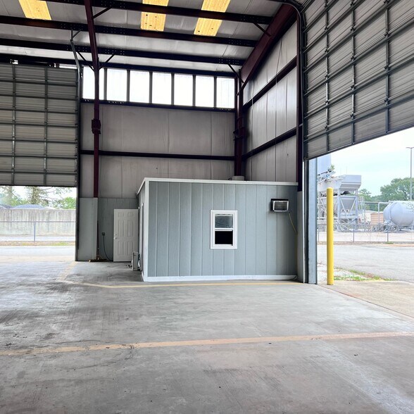 More Photos Of 205 Highway 96, Broussard Unknown For Lease