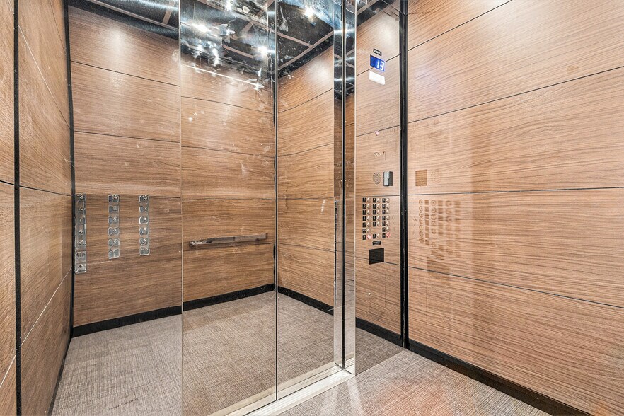 More Photos Of 2001 Park Pl, Birmingham Office For Lease