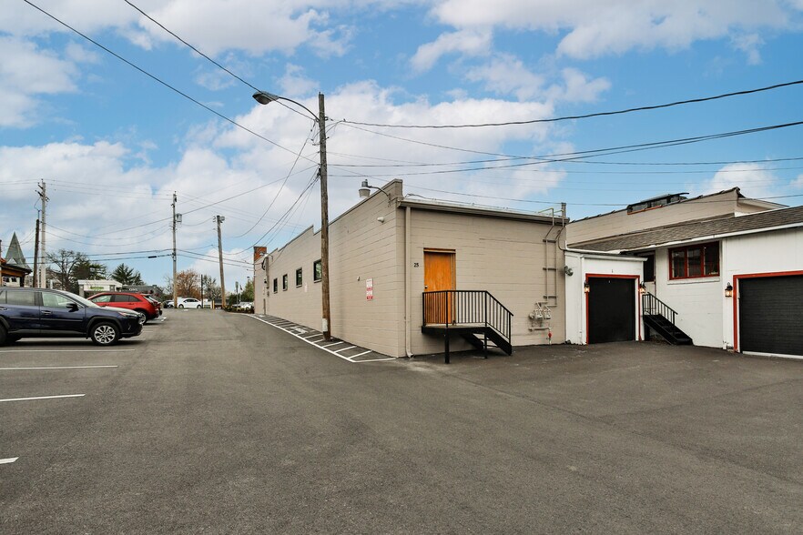 More Photos Of 25 W Moody Ave, Webster Groves Office For Lease