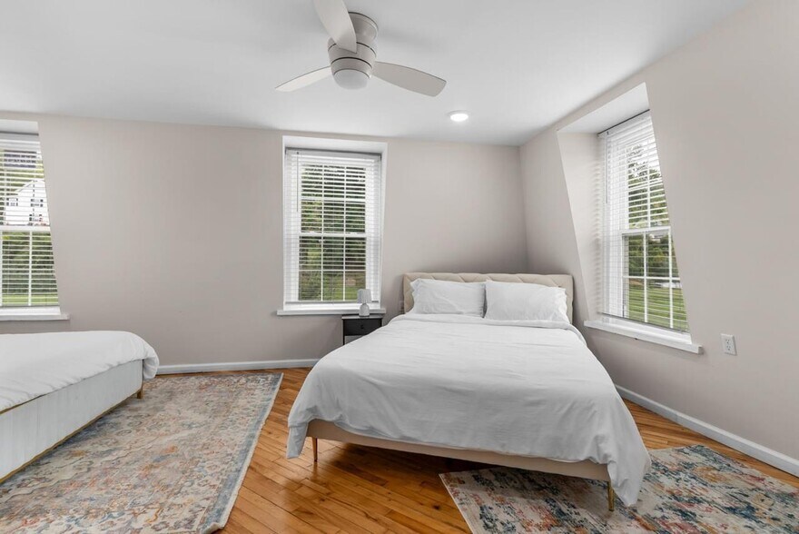 More Photos Of 509 W Main St, Fries Hotel For Sale