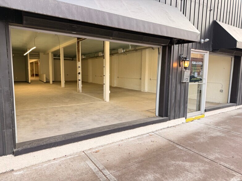 More Photos Of 127 SE 3rd St, Lees Summit Freestanding For Lease