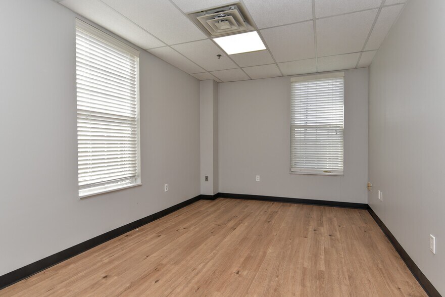 More Photos Of 2 Forest Ave, Oradell Medical For Sale