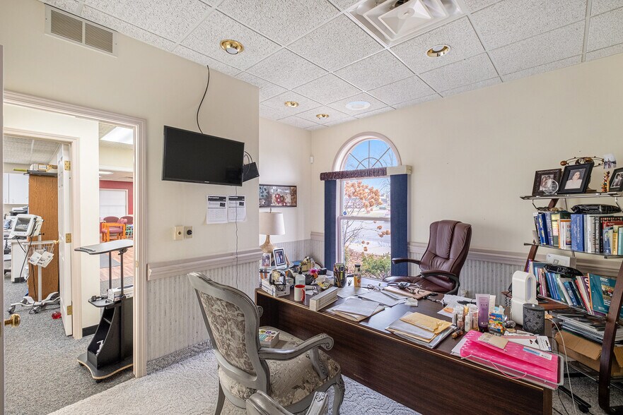 More Photos Of 1063 W Hill Rd, Flint Medical For Sale