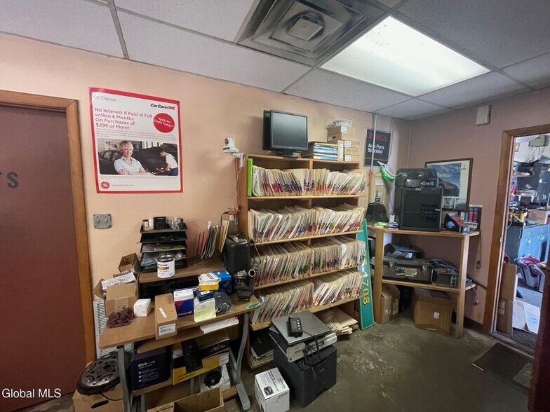 More Photos Of 152 Speigletown Rd, Troy Auto Repair For Sale