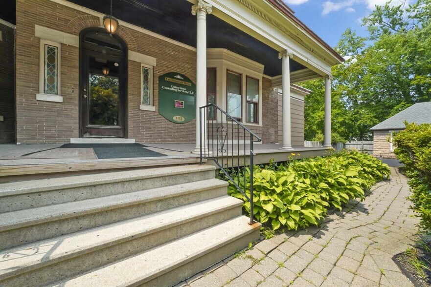 More Photos Of 1311 Union St, Schenectady Office For Sale