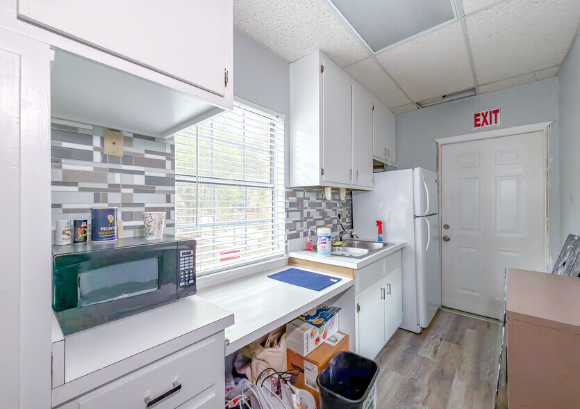 More Photos Of 2563-2567 Capital Medical Blvd, Tallahassee Medical For Sale